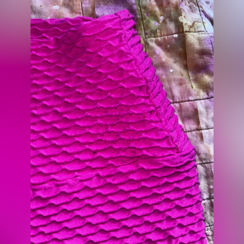 Magenta Pink Textured Leggings - Picture 2 of 3